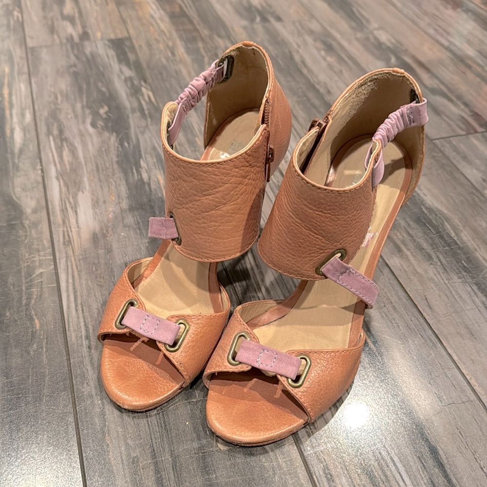 Block heel sandal